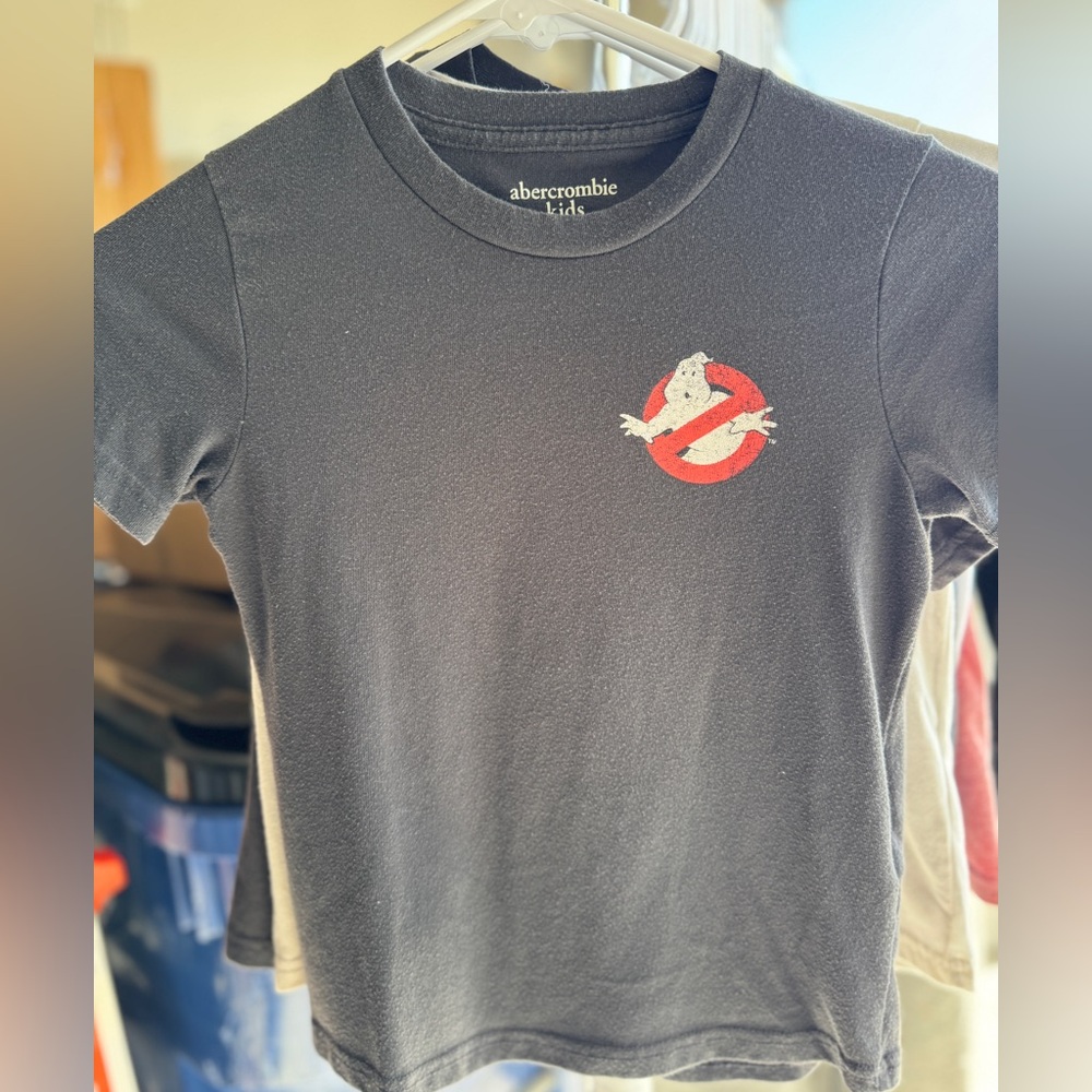 Gently used Abercrombie kids graphic T - size 5/6 - Picture 2 of 2